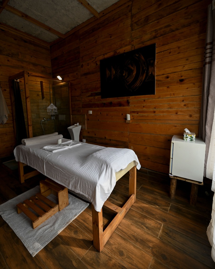 Lakeside Aromatherapy & Hot Stone Massage